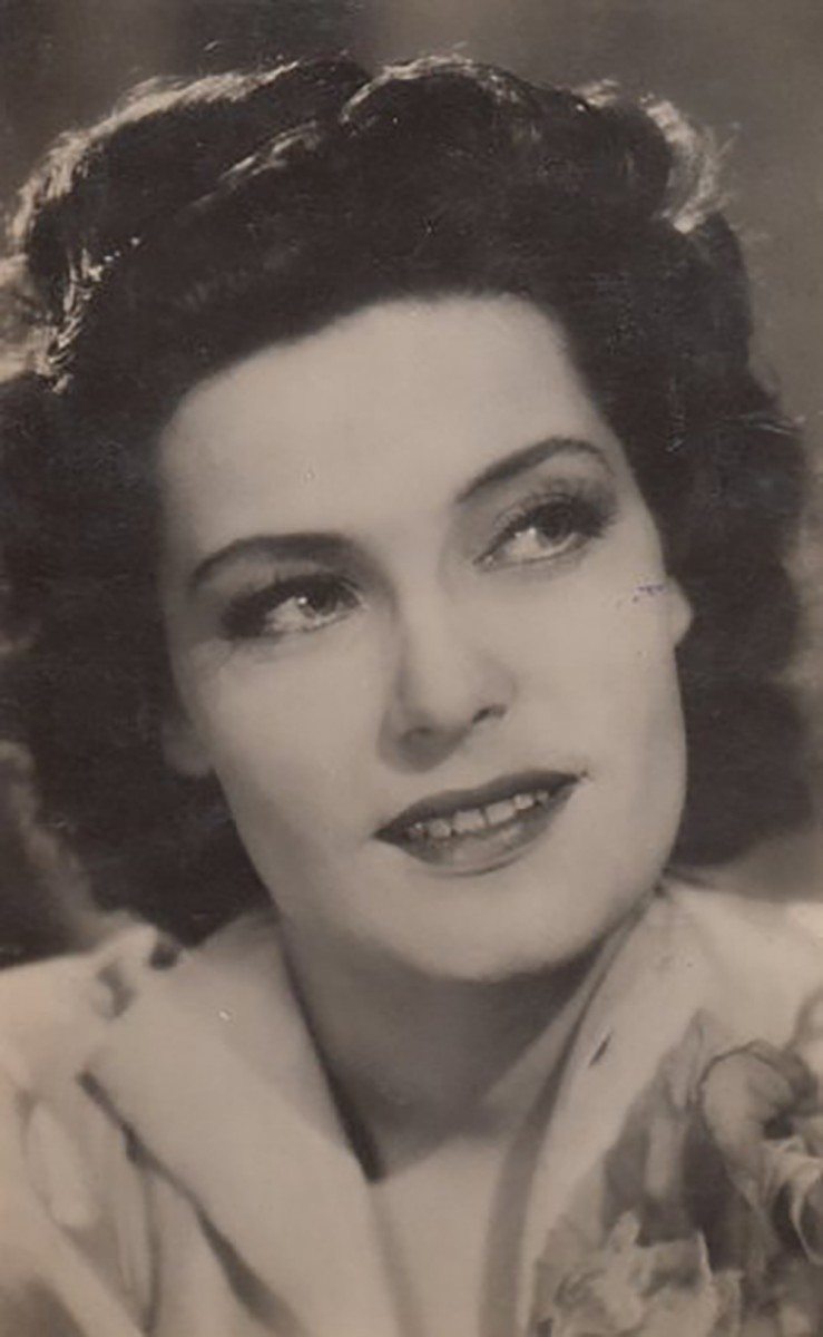 Karády-Katalin-képeslap-1940-körül-Wiki.jpg